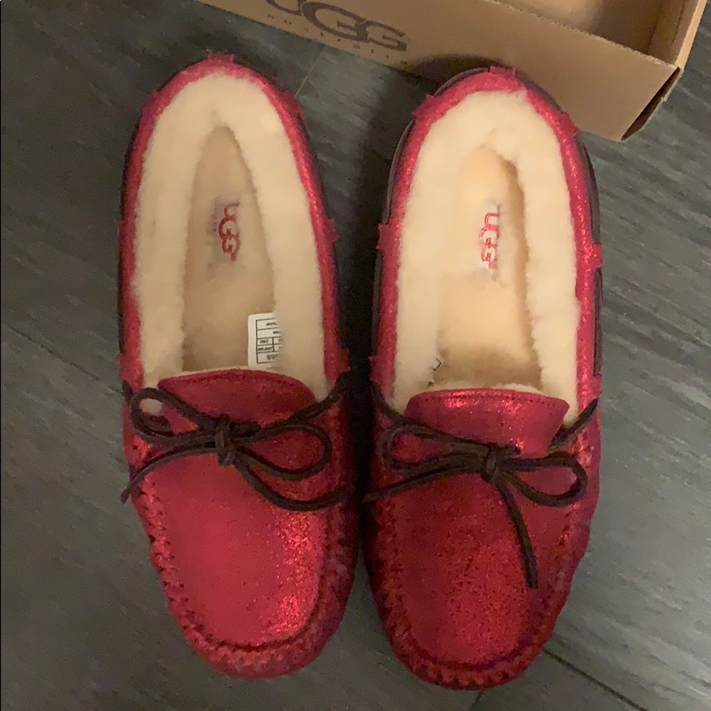 UGG Dakota size 7 new in box